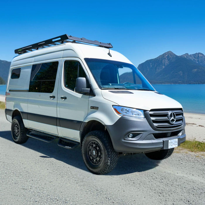 Marchepied côté conducteur pour votre van Sprinter, offrant une marche sécuritaire et robuste pour un accès facile.