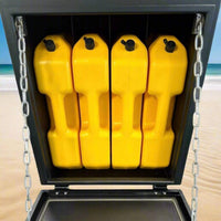 Boîte de rangement en aluminium pour réservoir de diesel installée à l’extérieur d’un van, fabriquée en aluminium de 3 mm pour un stockage fiable du carburant en voyage.