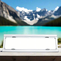 Apportez confort et efficacité énergétique à votre aménagement grâce à la fenêtre Arctic Tern Classic 450 × 900 mm. Store occultant, moustiquaire et système d’ouverture réglable vous permettent de contrôler lumière, intimité et flux d’air à tout moment.