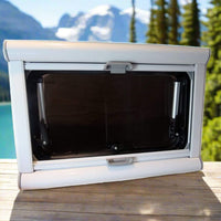 Détail vitrage double pane 300×700 mm, fenêtre van, isolation thermique, Lonavity, durable et légère / Dual-pane window 300×700 mm close-up, van window, thermal insulation, Lonavity, durable and lightweight
