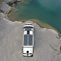 Climatiseur de toit à onduleur assurant le confort à l'intérieur d'une conversion de van