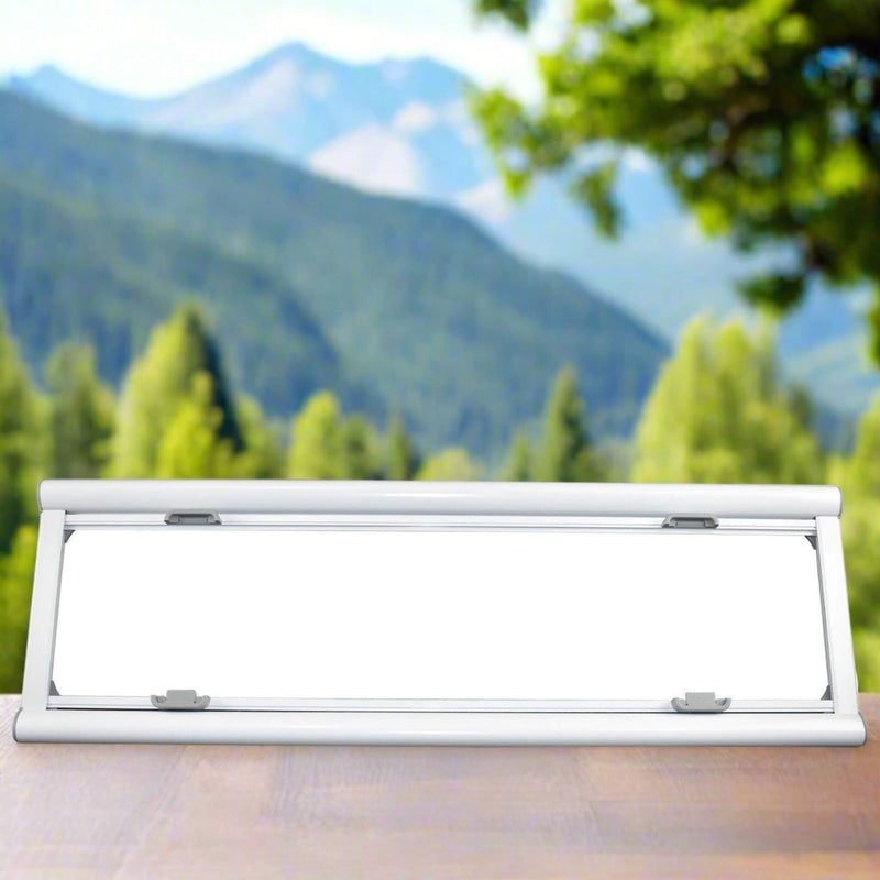 Flat window 550×700 mm installed on camper van, flush-mounted, modern design, lightweight and durable.
Fenêtre plate 550×700 mm installée sur van aménagé, design affleurant, moderne, légère et durable.