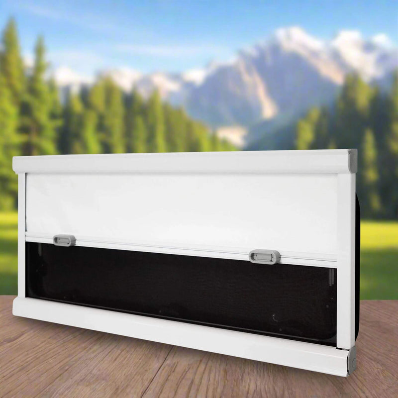 Flat window 550×700 mm with mesh screen for airflow and insect protection in vans and campers.
Fenêtre plate 550×700 mm avec moustiquaire pour circulation d’air et protection contre les insectes dans vans et fourgons.