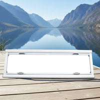 Fenêtre Classic 550x900 mm sur van, profil bombé et verre légèrement teinté, design intemporel et durable, idéale pour les aventures / Classic Window 550x900 mm on van, domed profile and lightly tinted glass, timeless durable design, ideal for adventures

