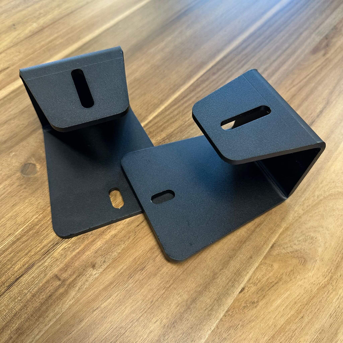 Ensemble de 2 supports de fixation pour rails en aluminium à haute résistance avec revêtement en poudre pour van Ford Transit, conçus pour des conversions de van sécurisées et fiables.