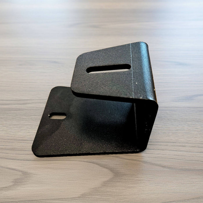 Supports de fixation pour toit durables en aluminium revêtu de poudre, vendus par lot de 2, parfaits pour fixer des barres de toit et des équipements sur les van Ford Transit aménagés.