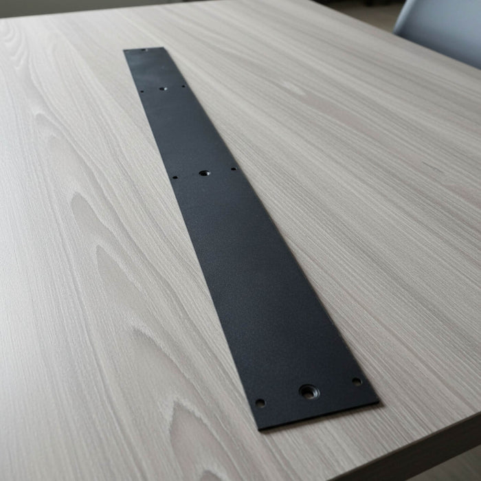 L-Track Support arrière en acier durable, idéal pour les conversions de van, qui garantit un montage fiable et sécurisé pour les systèmes L-Track.