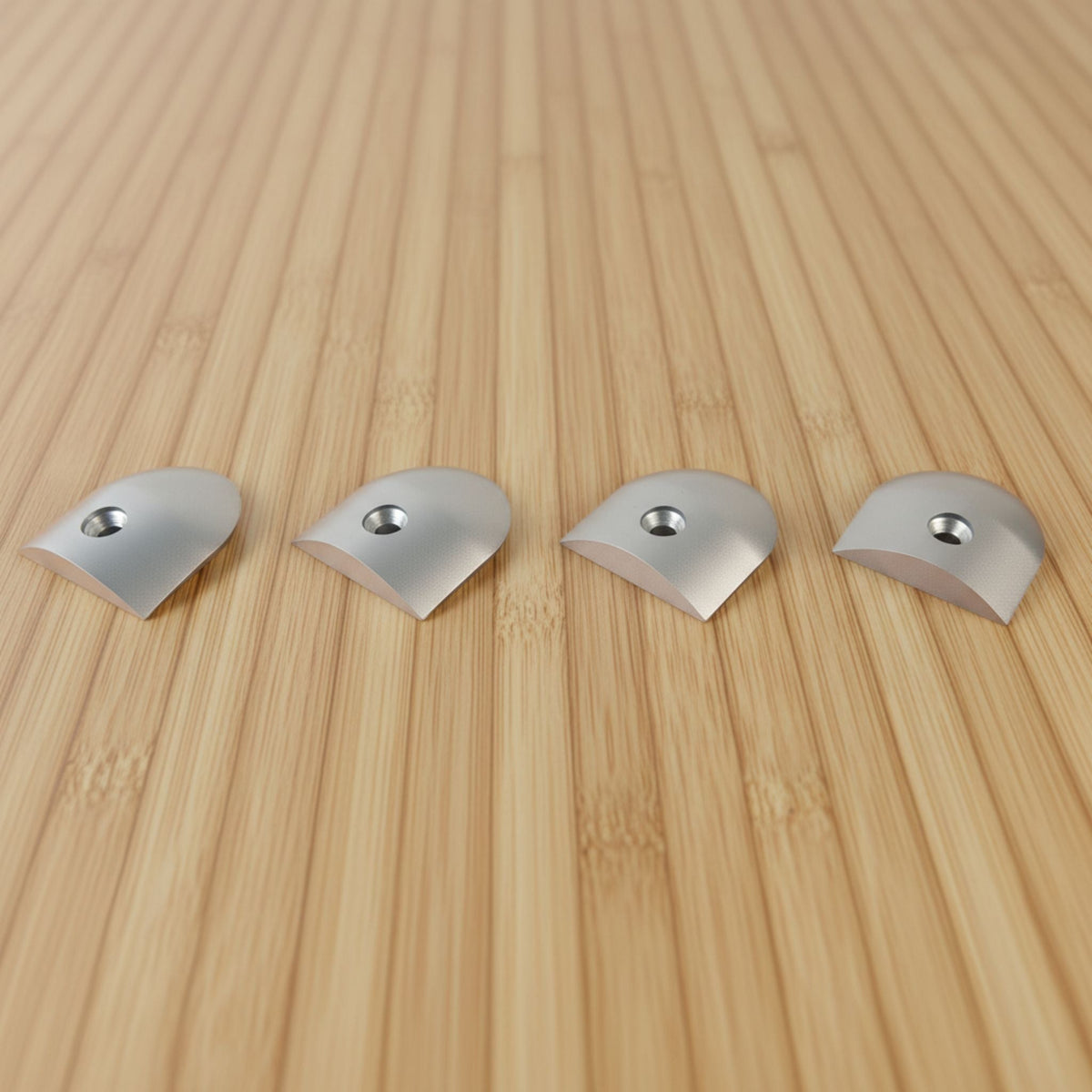 Embouts de protection L-Track utilisés dans une conversion de van DIY