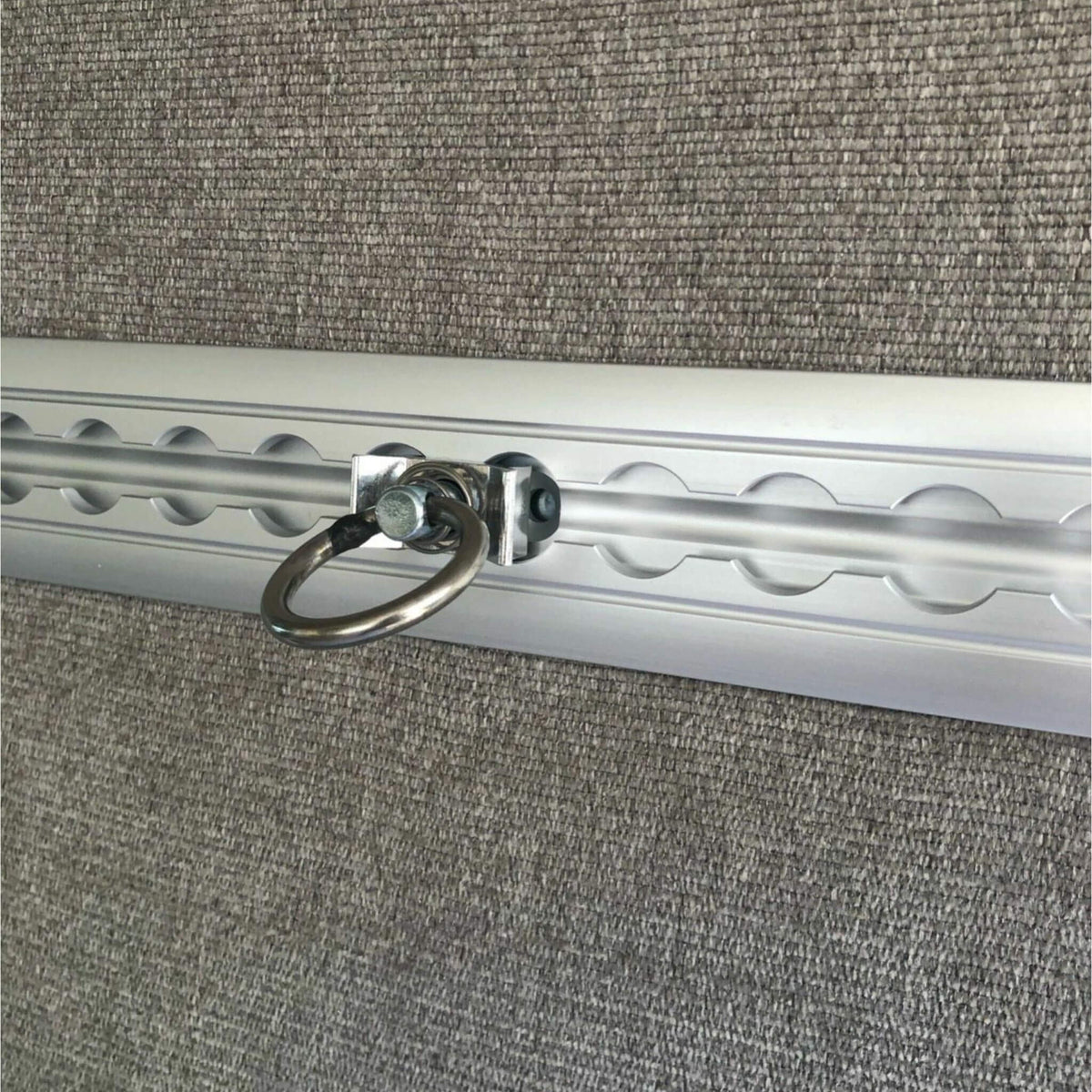 Profil “BEEFY” pour installations modulaires – Robust L-Track for adventure-ready vans