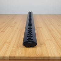 L-Track Rail à Surface Arrondie en aluminium anodisé installé dans un van pour organisateur armoires et équipements