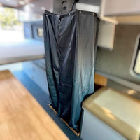 Bride magnétique pour cuvette de douche de van, facilite la fixation du rideau et complète l’installation de votre douche mobile.