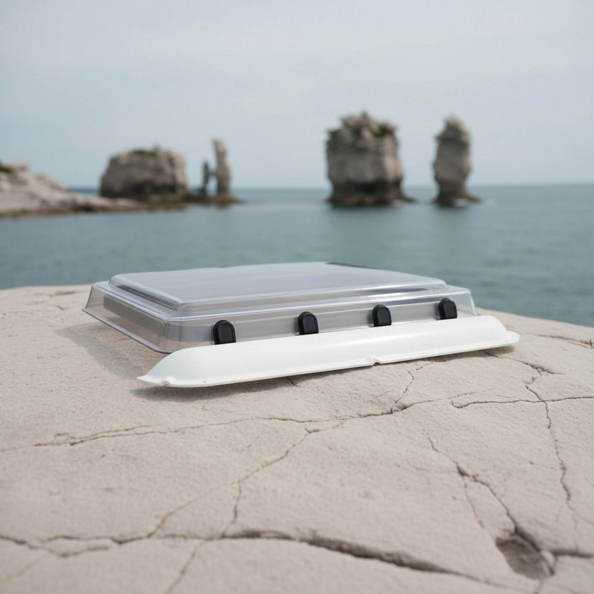 Camper roof skylight with motorized hatch and integrated ventilation system