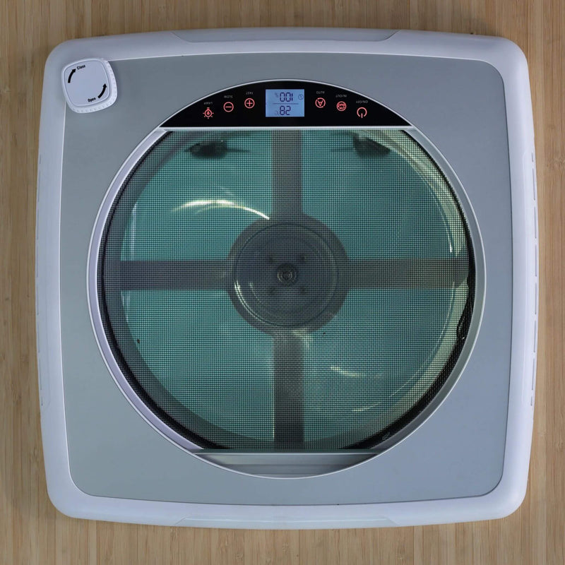 Closed roof fan in a VR, height 127mm, with LED and remote control / Ventilateur de toit fermé dans un VR, hauteur 127 mm, avec LED et télécommande.