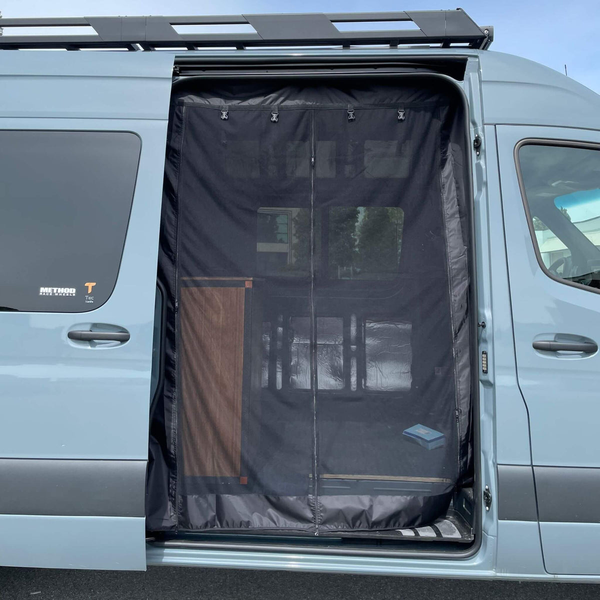 Moustiquaire intérieure pour porte coulissante conçue pour les projets de conversion de van Sprinter.