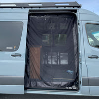 Moustiquaire intérieure pour porte coulissante conçue pour les projets de conversion de van Sprinter.