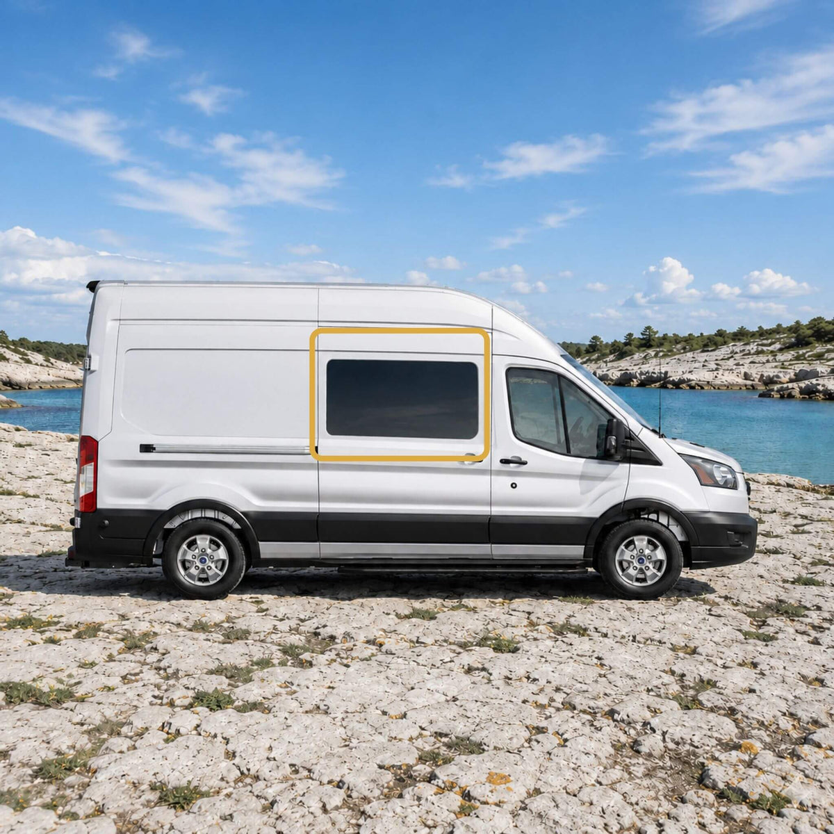 Fenêtre latérale fixe collée pour conversions de vans Ford Transit à empattement 148" et 148" allongé, conçue pour les modèles 2015+ toit moyen et toit haut porte coulissante passager.