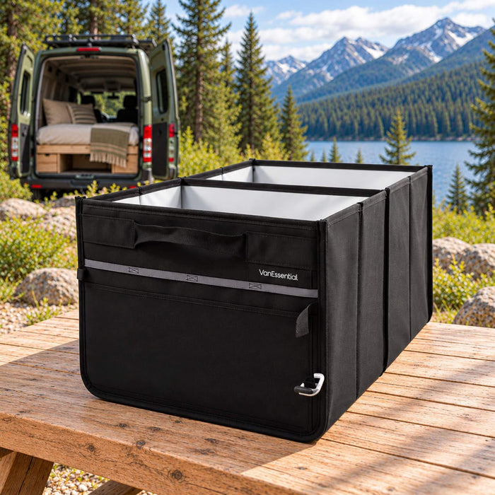 Boîte de rangement pliable VanEssential 44 L à parois rigides et pochettes en filet pour le rangement en van aménagée.