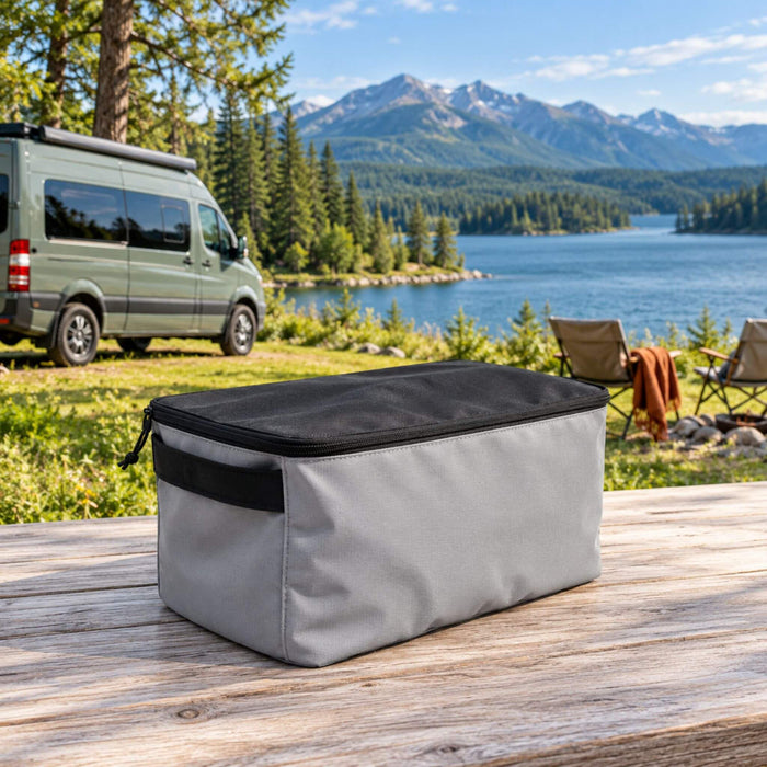 Cube de rangement VanEssential de 8,5 L, couleur Cool Gray, pour les collations, tuques et gants en van aménagée.