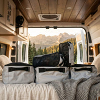 Ensemble de cubes de rangement VanEssential, une solution simple pour les vans aménagées, les VR et les campeurs.
