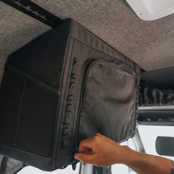 Armoire haute compacte VanEssential de 24 po, un rangement souple en hauteur pour les vans aménagées.