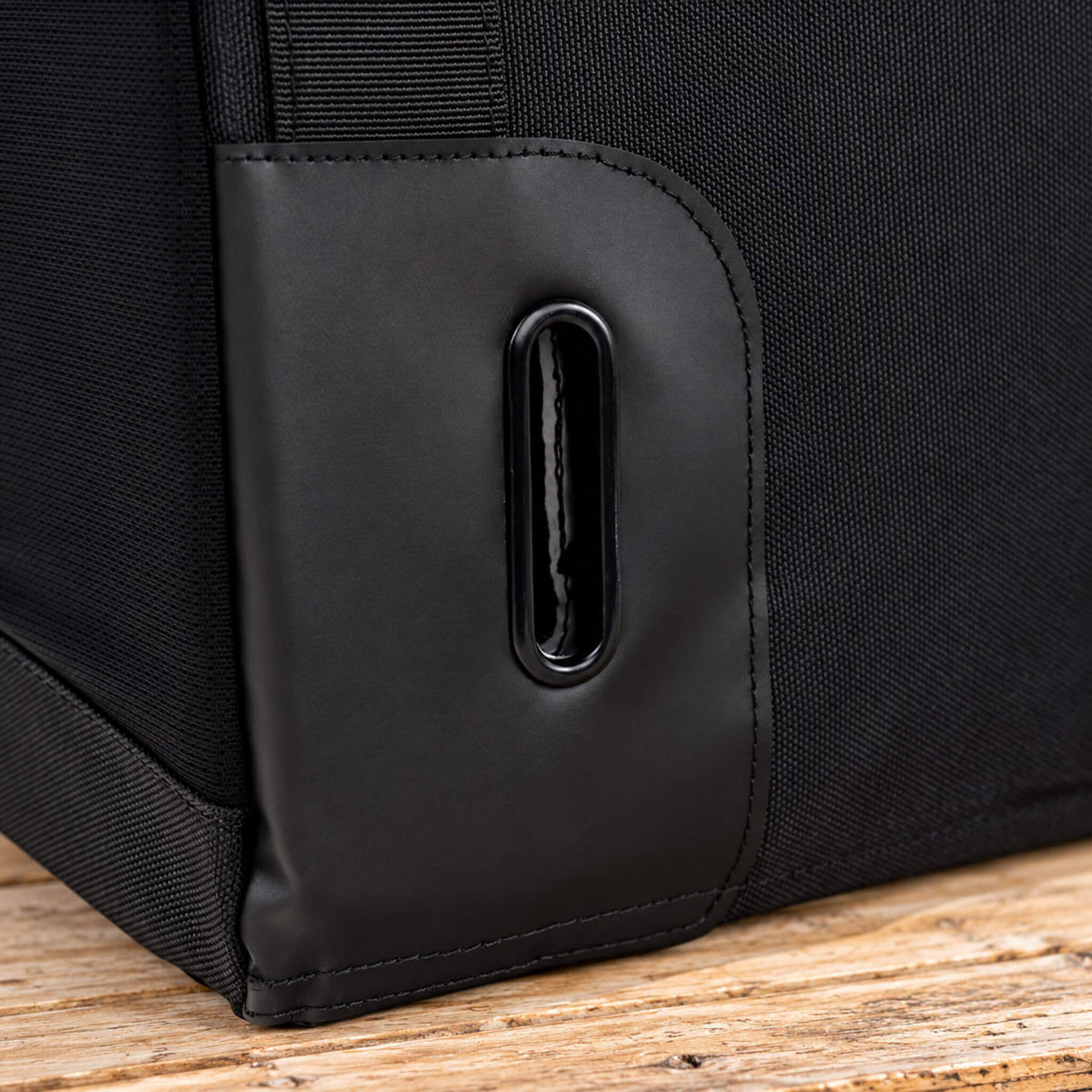 Armoire de rangement supérieure VanEssential 48 po avec fixation L-Track pour aménageurs de van et rangement de VR.