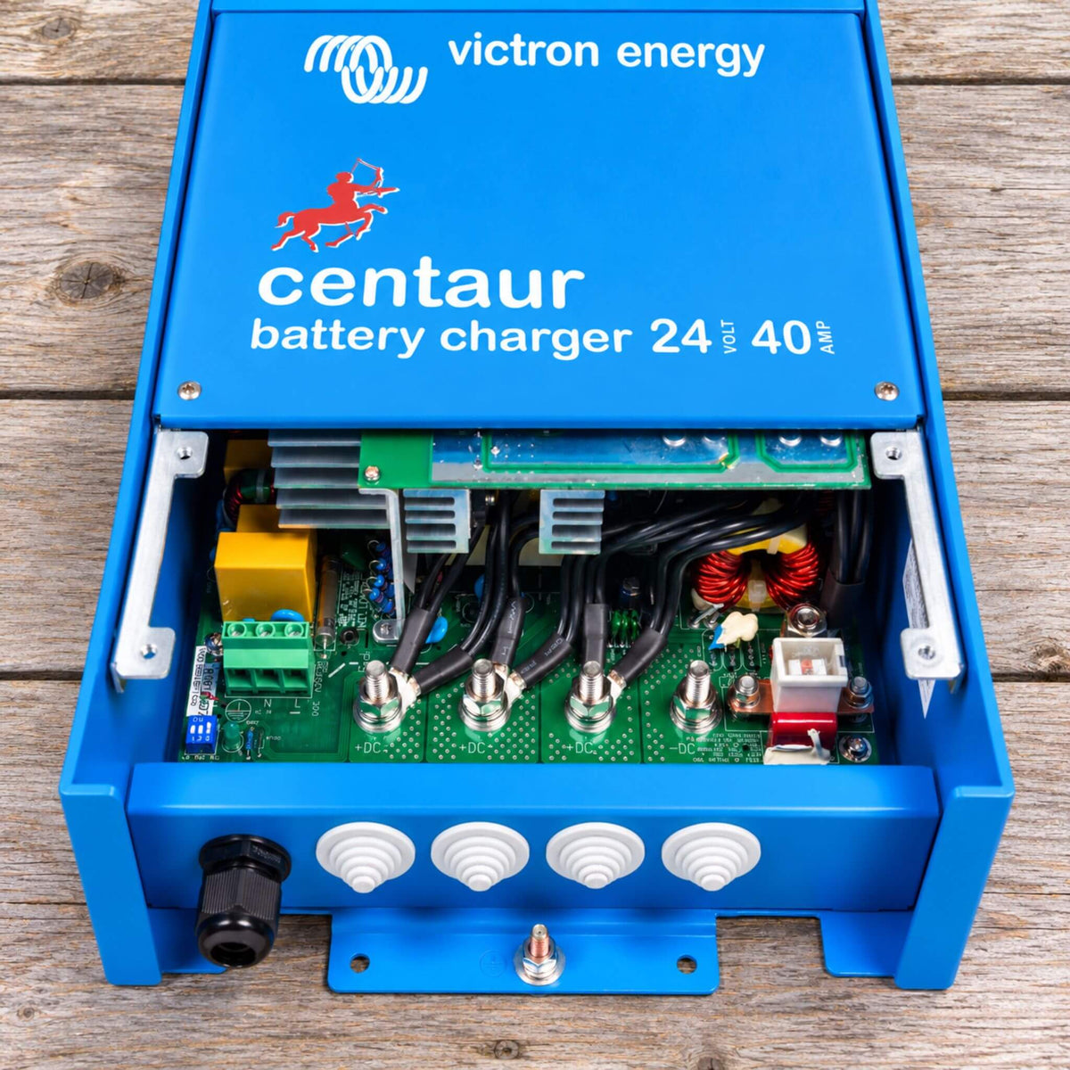 Victron Centaur 24V 40A charger for commercial vehicle and professional electrical installations