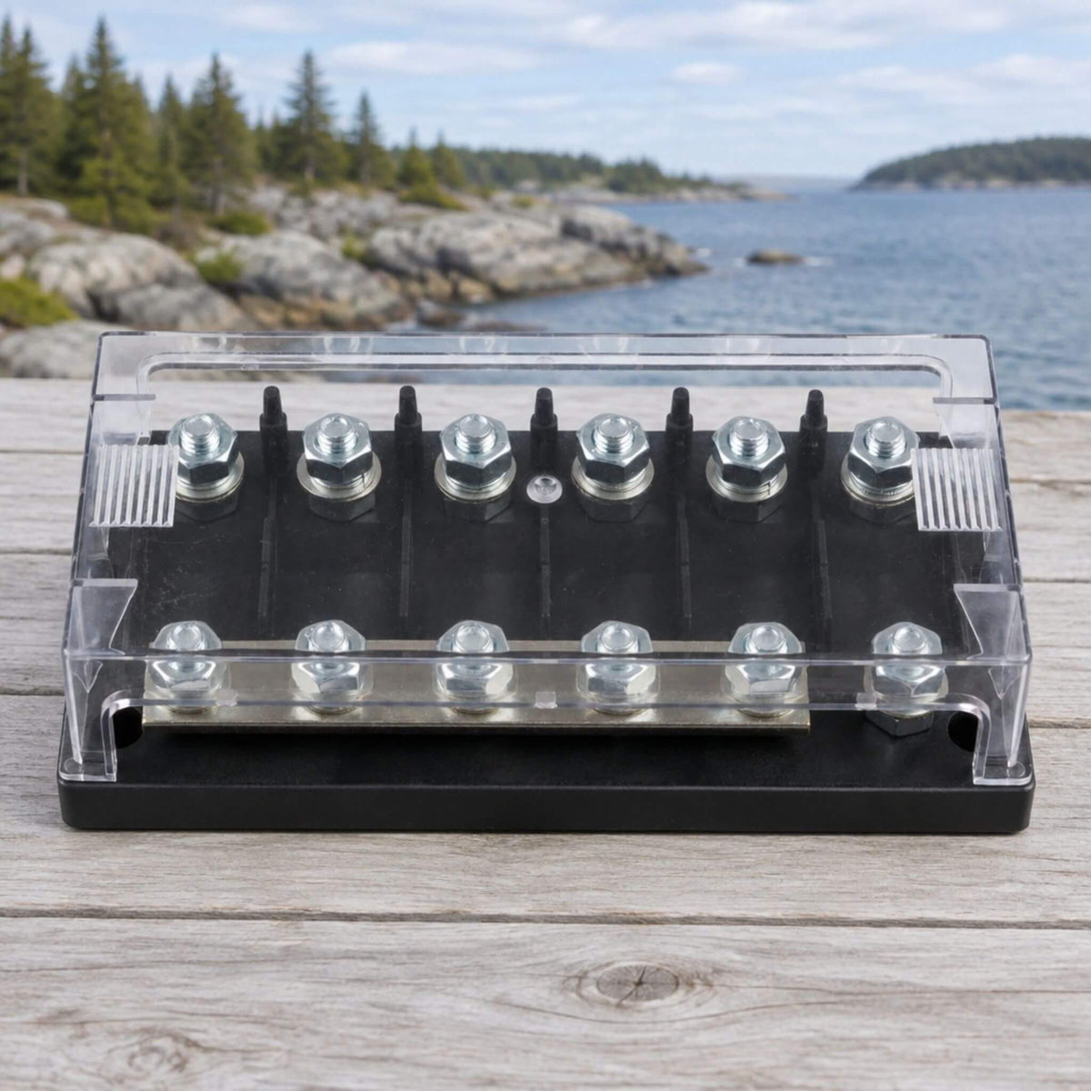 Porte-fusible MEGA à 6 voies Victron Energy pour la protection de la batterie dans les conversions de van et les systèmes électriques mobiles
